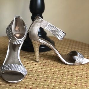 Alfani 2.5 inch heels size 6.5